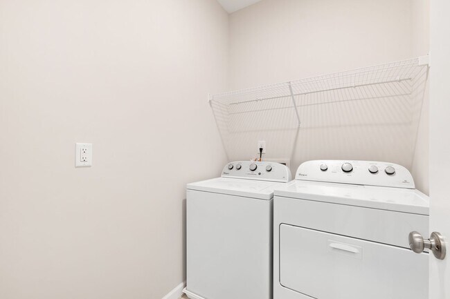 Building Photo - 413 Sunny Flds Dr