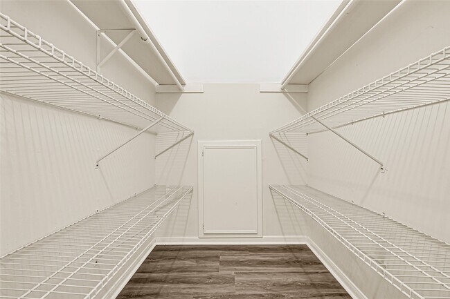 Building Photo - 539 Belwin Dr