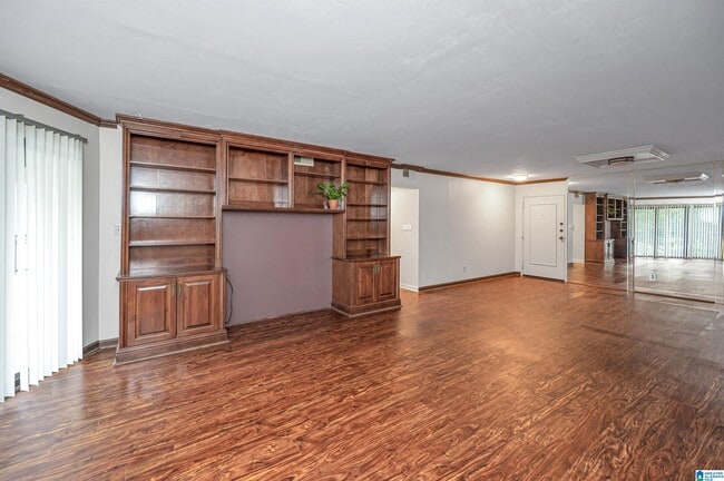Building Photo - 1120 Beacon Pkwy W