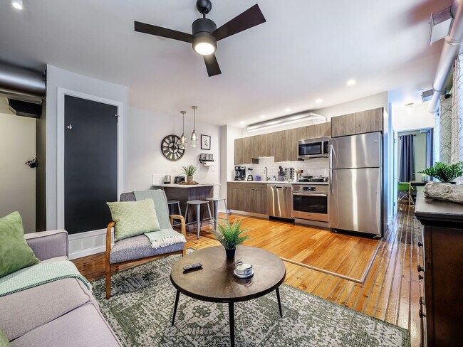 Building Photo - 219 Vine St