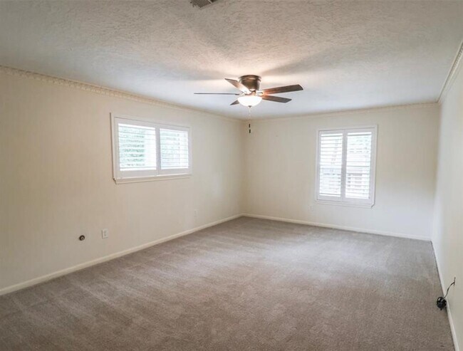 Building Photo - 15626 Canterbury Forest Dr