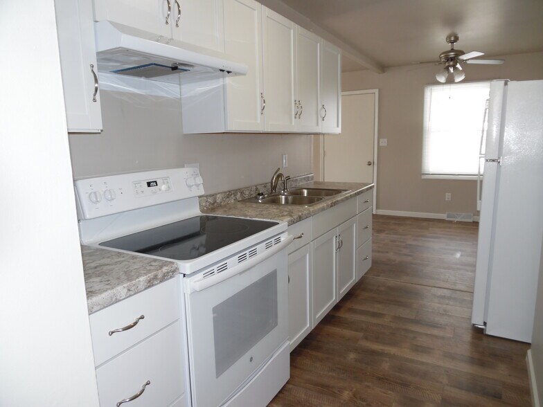 Building Photo - 915 Clayton Pl