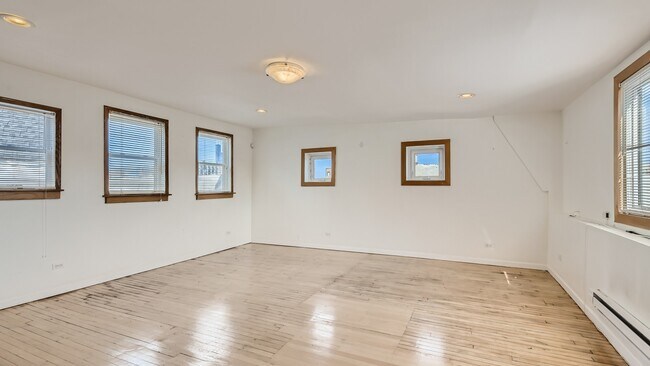 Building Photo - 1439 W 18th St