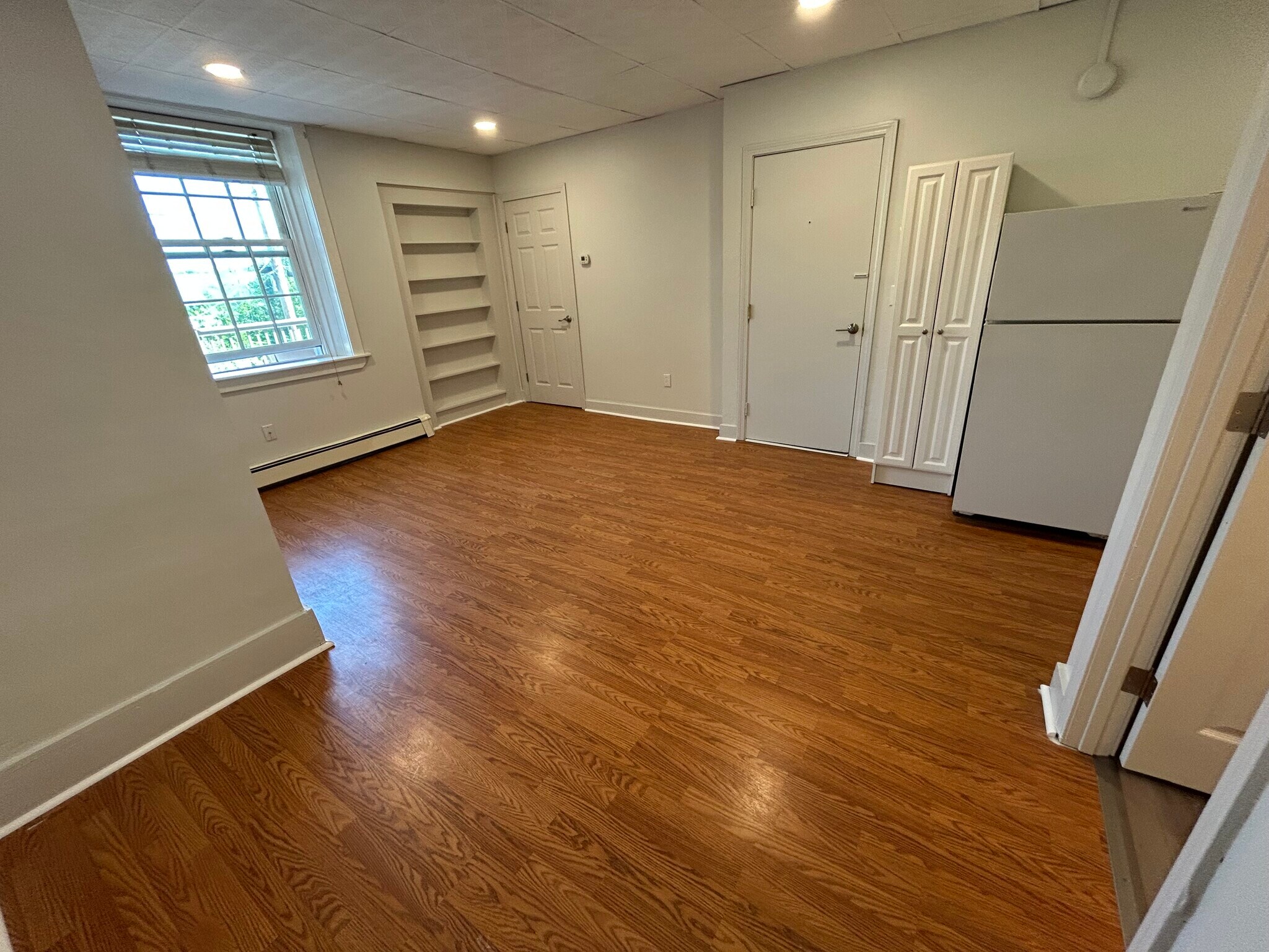 Fresh paint throughout - 325 Water St