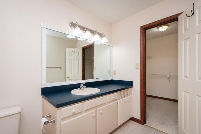 Building Photo - 3 bedroom 2 full bath house