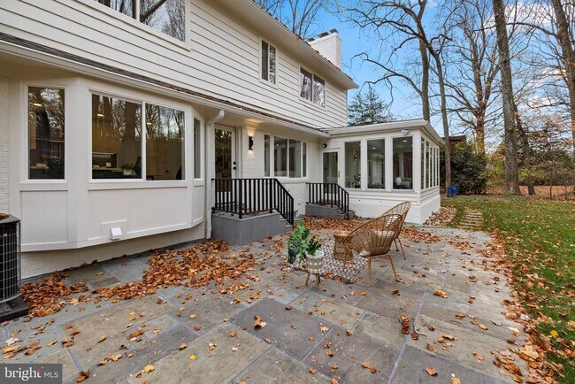Building Photo - 8355 Alvord St
