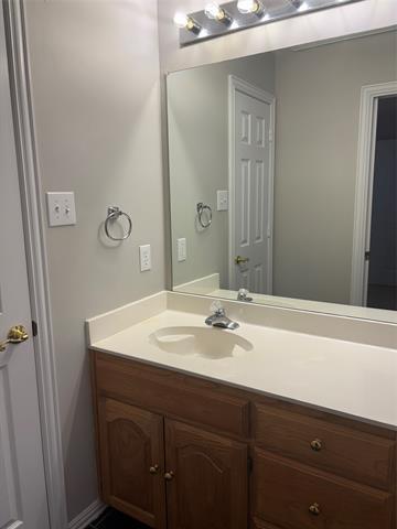 Building Photo - 1332 W Branch Hollow Dr