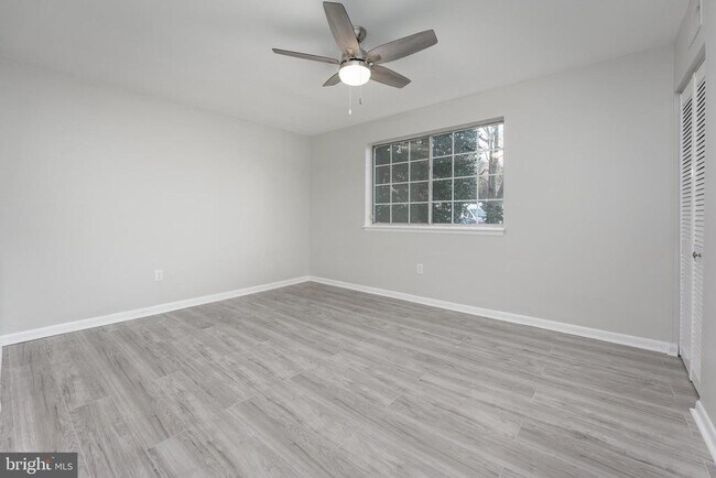 Primary Photo - 1521 Colonial Dr