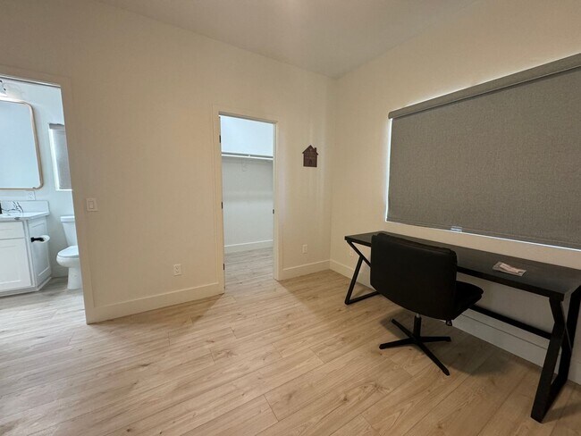 Building Photo - 6129 Lago Grande Dr