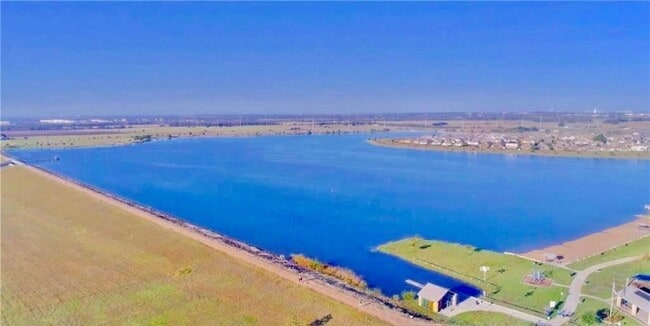 Building Photo - 16829 Aventura Ave