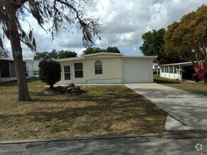 Building Photo - Charming Rental in High Point 55+ Golf Com...