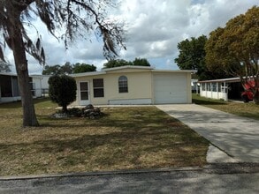 Building Photo - Charming Rental in High Point 55+ Golf Com...