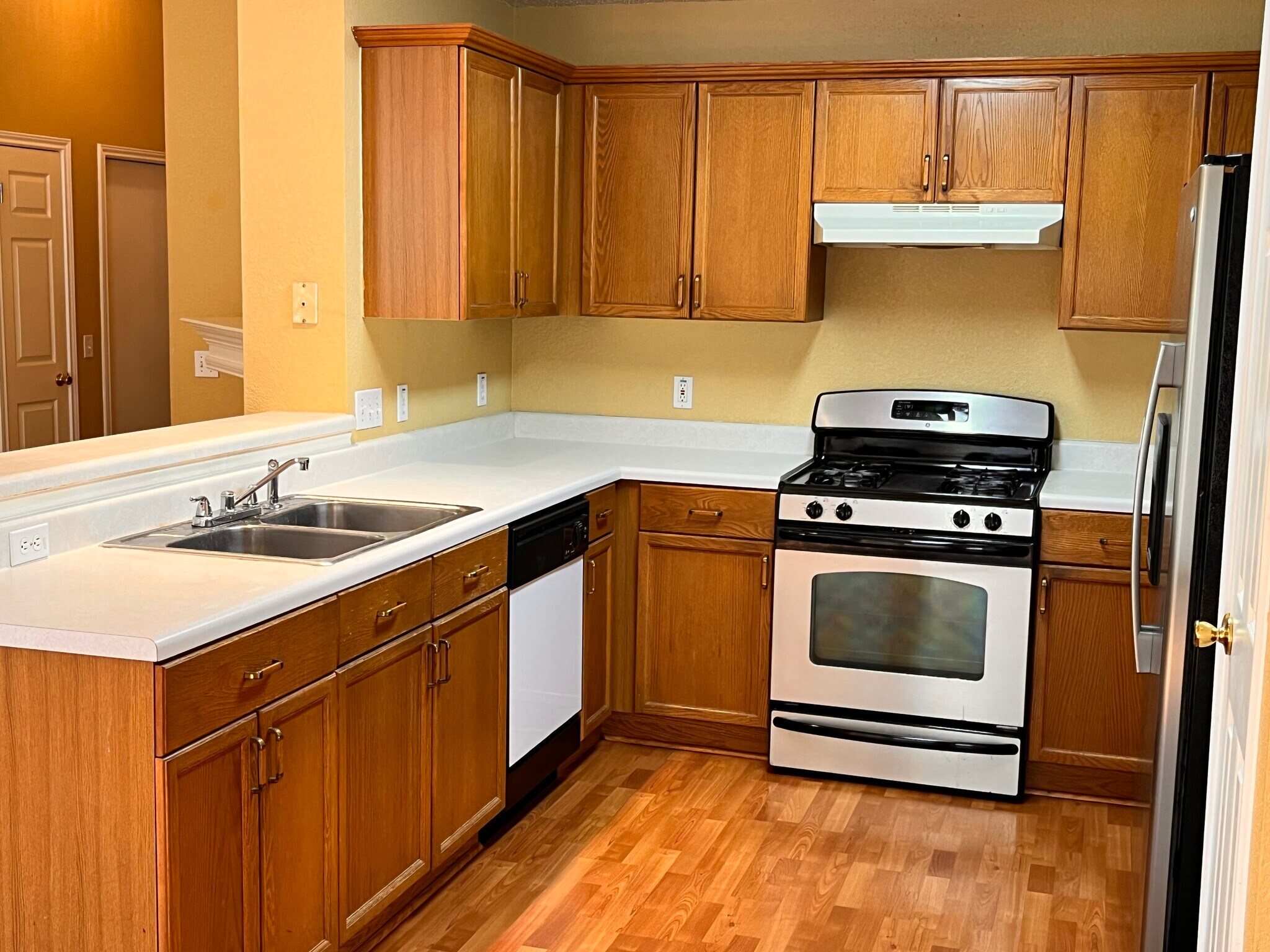 Kitchen - 8106 Hawick Dr