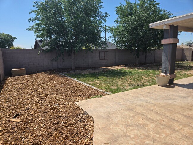 Building Photo - Coming Soon! ?Beautiful 4 bed, 2 bath Home, NO HOA! (Available 05/15/26)