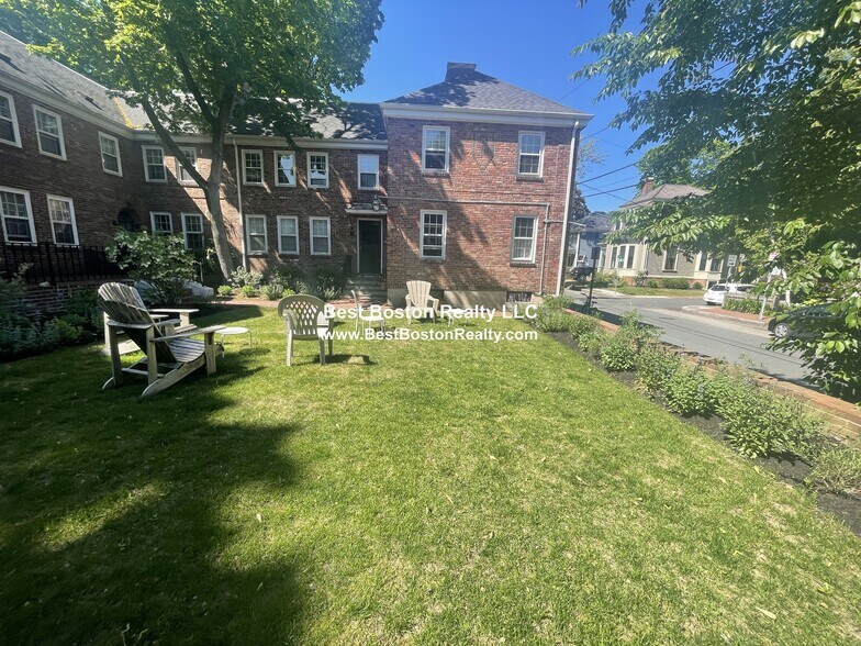 Building Photo - 38 Gibson St