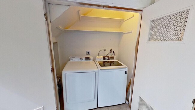 Building Photo - 2 bed/ 2 bath Condo in Goleta-Eucalyptus G...