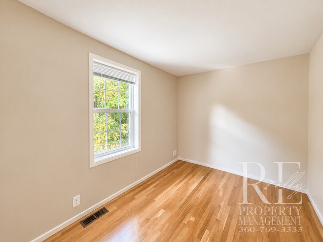 Building Photo - 14444 Sunrise Drive NE