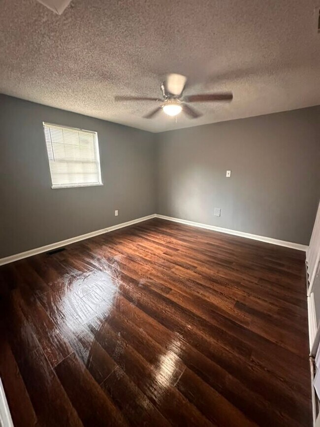 Building Photo - 821 Desota Pl