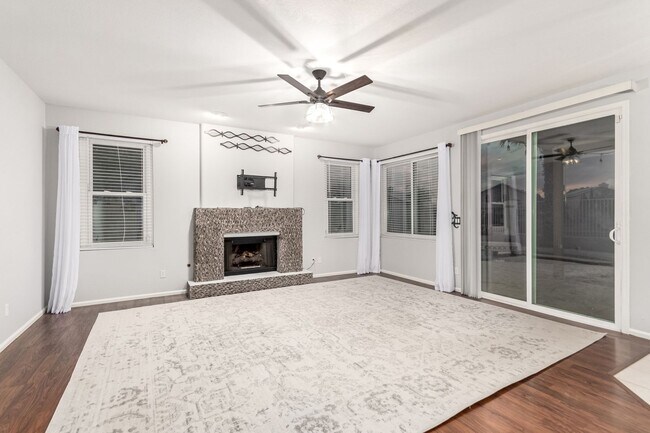 Building Photo - 4 bedoom home with private pool