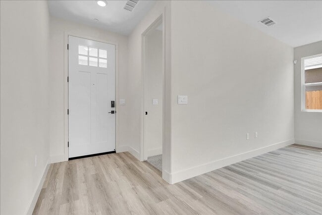 Building Photo - New Construction!