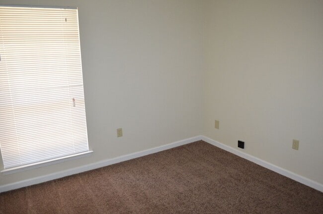 Building Photo - 3856 Jasmine Dr