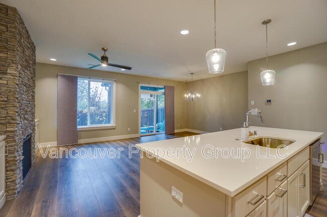 Building Photo - 11805 NE 108th St