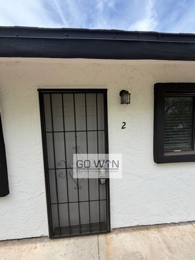 Building Photo - 1537 W Pierce St