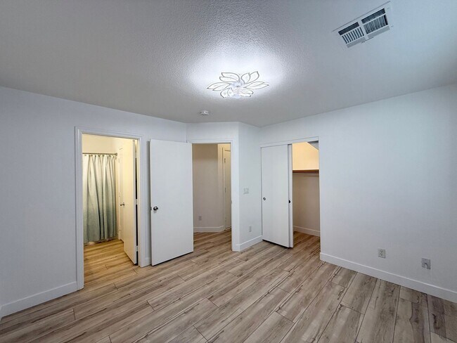 Building Photo - 2/BD 2.5/BA Home in Gated Community with Mountain Views & Premium Amenities!