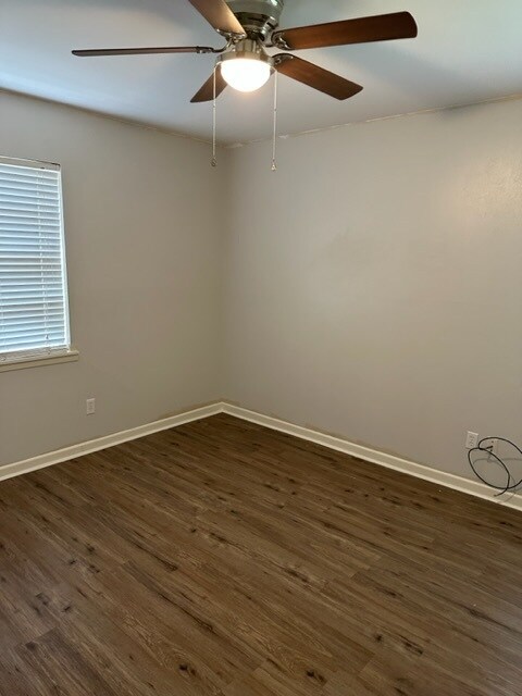 Building Photo - 1927 Montrose Dr