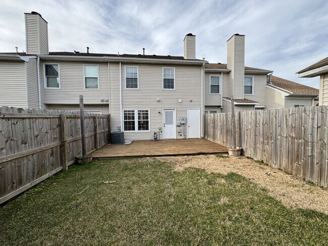Building Photo - Cozy 3BR Townhome!
