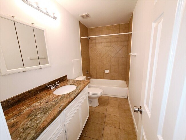 Building Photo - 4931 Junius St