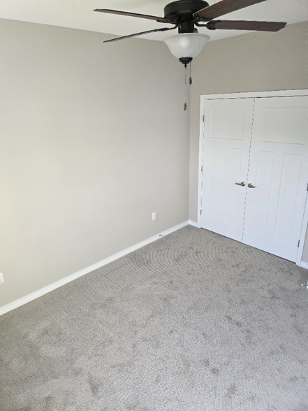 Building Photo - 907 Rocky Ln