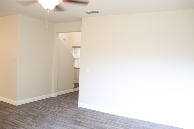 Building Photo - 864 Pinewood Ave