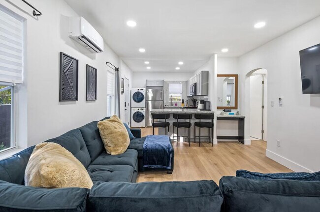 Building Photo - 310 NE 58th Terrace