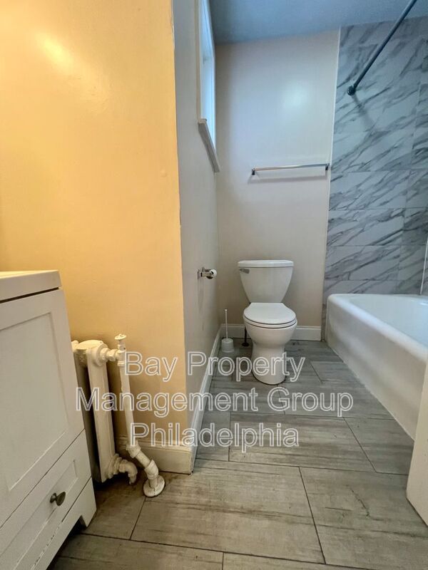 Building Photo - 254 E Main St