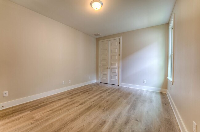 Building Photo - Amazing 3BR/2BA House!