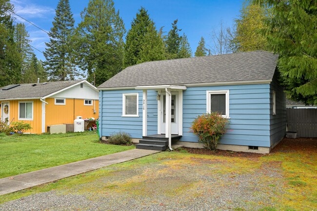 Building Photo - Welcome Home to Comfort and Charm in Blaine, WA!