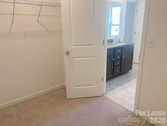 Building Photo - 5006 Beacon Ave