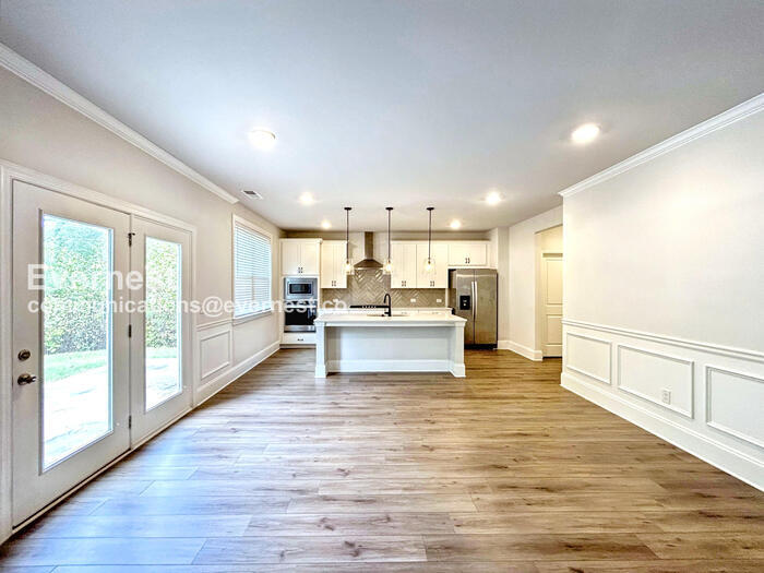 Building Photo - 504 Cunninghame Ct