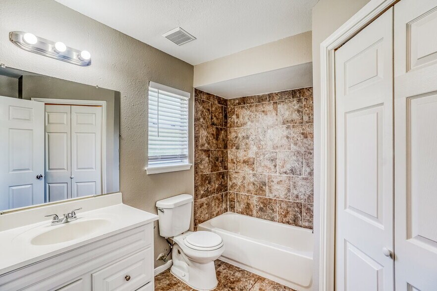 Building Photo - 7706 Ellis Dr