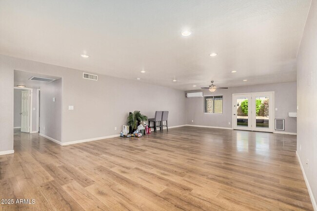 Building Photo - 4950 W Grovers Ave