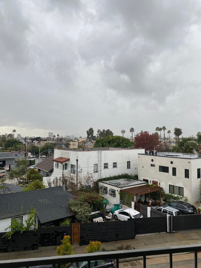 Building Photo - 4225 Del Mar Ave