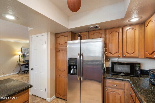 Building Photo - 4303 E Cactus Rd