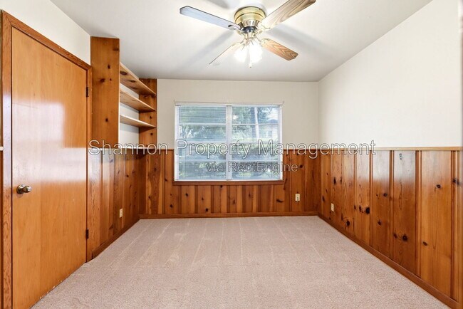 Building Photo - 8406 Highcrest Dr
