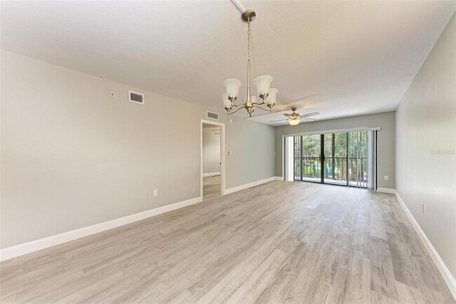 Building Photo - 515 30th Ave W