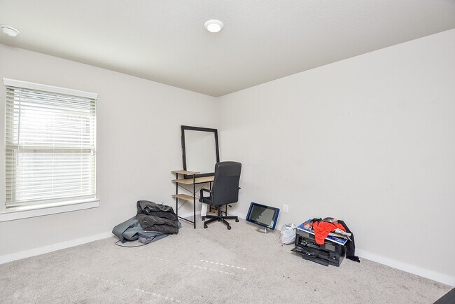 Building Photo - 2615 Westward Hl Dr