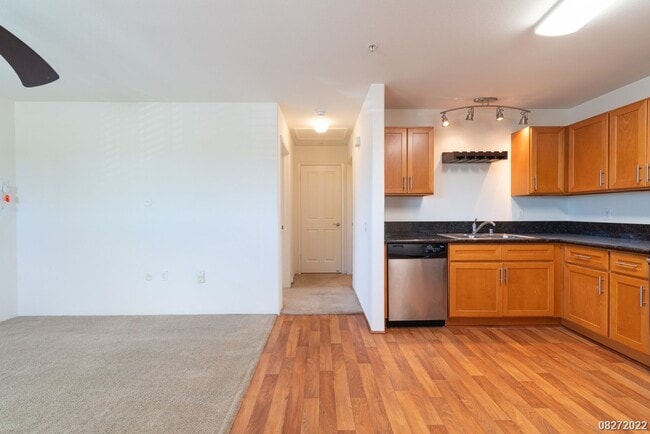 Building Photo - 1BR 1 BA with 2 ASSIGNED PARKING STALLS & ...