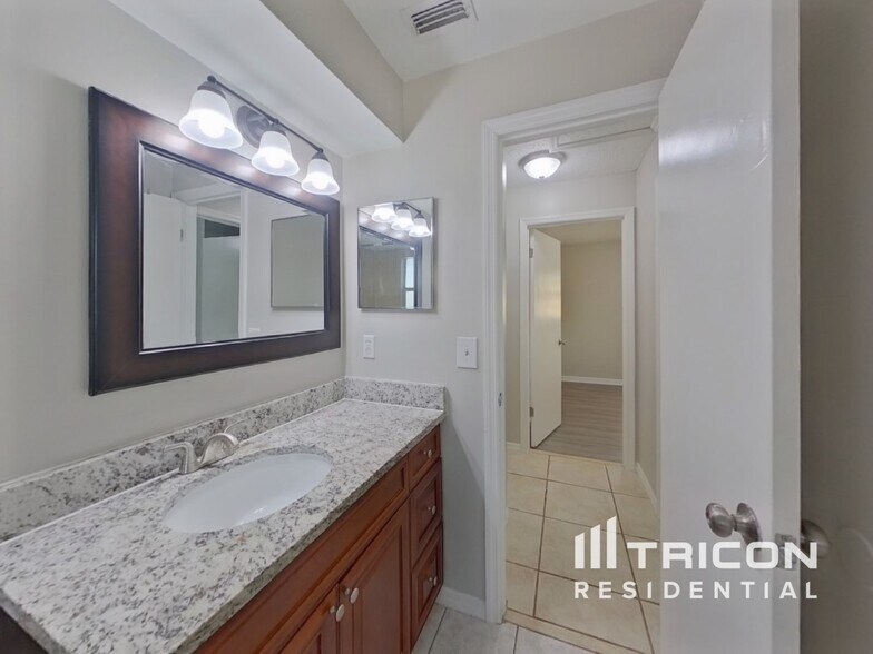 Building Photo - 5163 Tallow Wood Ct