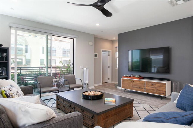 Building Photo - 614 Malibu