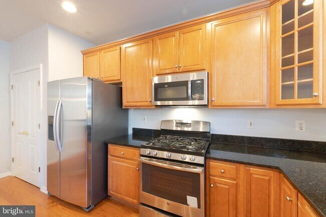 Building Photo - 4631 Carisbrooke Ln